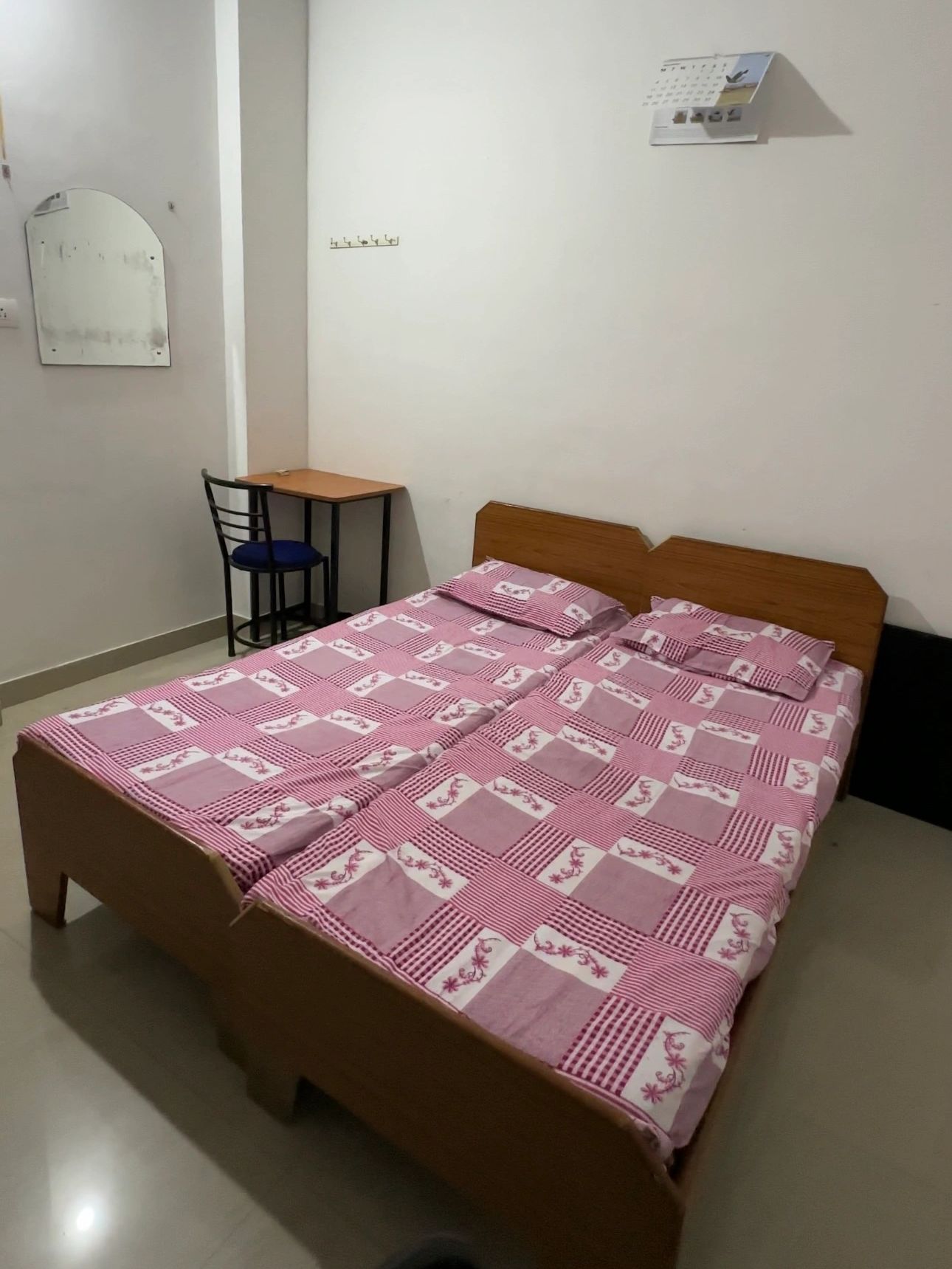 Furnished room with bed and study desk